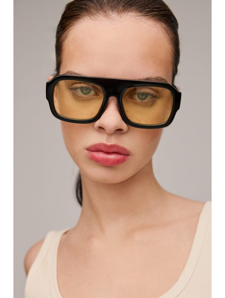 A\V SunglaSSES Mila  Black sunglasses with yellow lenses