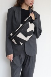 ELENA ATHANASIOU In The Name Body Bag EA Logo Ασπρόμαυρη τσάντα σώματος