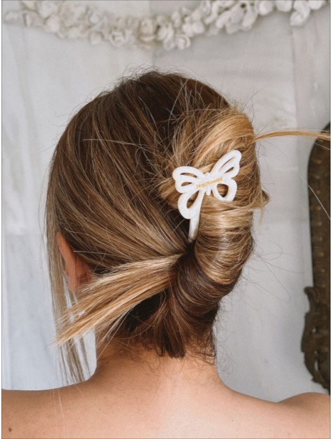 HEY BEAUTY Butterfly Pin in White Καρφίτσα Πεταλούδας