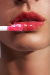 HEY BEAUTY Plump & Glow Lip Jelly in Cerise