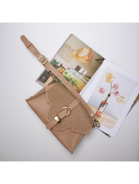 INDIVIDUAL Go Your Own Way Women's Leather Shoulder Bag In Mocha Color With Gold Buckle