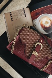 INDIVIDUAL Go Your Own Way Bordeaux Women's Leather Shoulder Bag With Gold Buckle