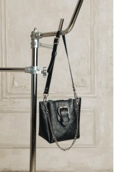 INDIVIDUAL Missing Black Leather Women's Bag With Nickel Details