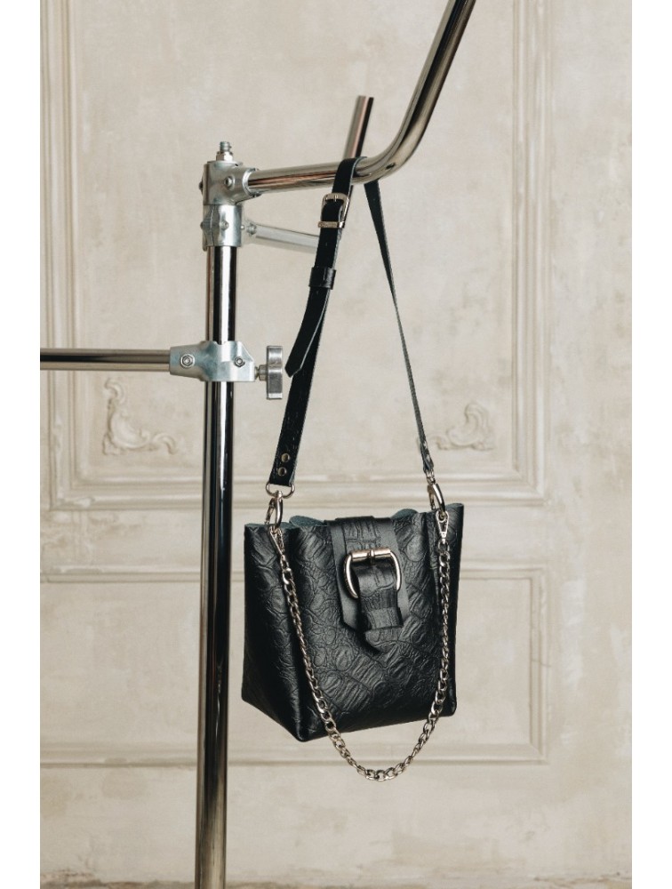 INDIVIDUAL Missing Black Leather Women's Bag With Nickel Details