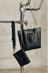 INDIVIDUAL Missing Black Leather Women's Bag With Nickel Details