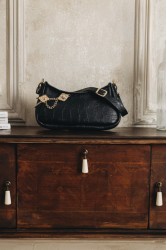 INDIVIDUAL Rushmere Black leather bag with metal elements