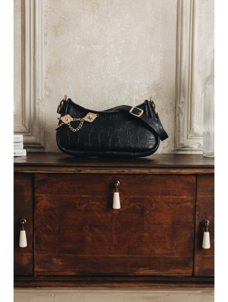 INDIVIDUAL Rushmere Black leather bag with metal elements