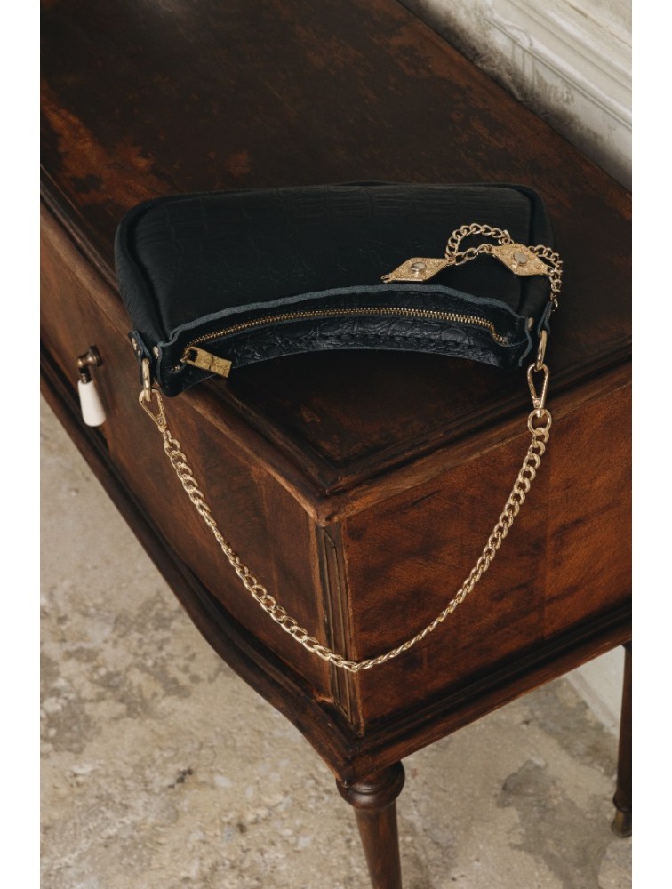INDIVIDUAL Rushmere Black leather bag with metal elements