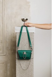 INDIVIDUAL Don't stop the dance Green leather women's shoulder bag with nickel buckle