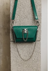 INDIVIDUAL Don't stop the dance Green leather women's shoulder bag with nickel buckle