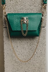 INDIVIDUAL Don't stop the dance Green leather women's shoulder bag with nickel buckle