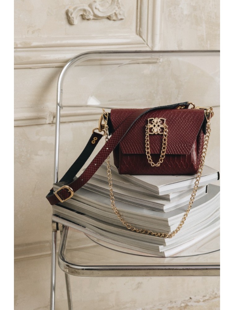 INDIVIDUAL Don't stop the dance Bordeaux leather women's shoulder bag with gold buckle