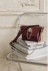 INDIVIDUAL Don't stop the dance Bordeaux leather women's shoulder bag with gold buckle