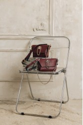 INDIVIDUAL Don't stop the dance Bordeaux leather women's shoulder bag with gold buckle