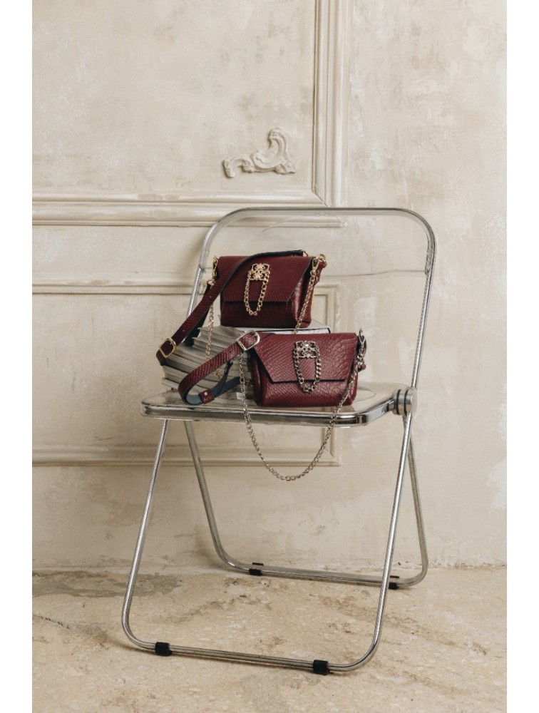 INDIVIDUAL Don't stop the dance Bordeaux leather women's shoulder bag with gold buckle