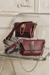 INDIVIDUAL Don't stop the dance Bordeaux leather women's shoulder bag with gold buckle