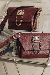 INDIVIDUAL Don't stop the dance Bordeaux leather women's shoulder bag with gold buckle