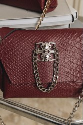 INDIVIDUAL Don't stop the dance Bordeaux leather women's shoulder bag with gold buckle
