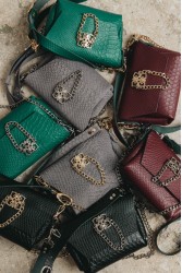 INDIVIDUAL Don't stop the dance Bordeaux leather women's shoulder bag with gold buckle