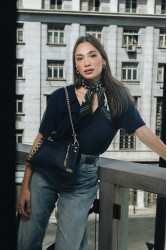 INDIVIDUAL What's a woman Μπλε δερμάτινη γυναικεία τσάντα ώμου