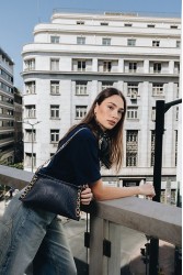 INDIVIDUAL What's a woman Μπλε δερμάτινη γυναικεία τσάντα ώμου