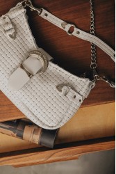 INDIVIDUAL Kiss of Life Shoulder Bag Off-White Nickel Εκρού Δερμάτινη Γυναικεία Τσάντα Ώμου με Νίκελ Στοιχεία