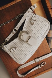 INDIVIDUAL Kiss of Life Shoulder Bag Off-White Nickel Εκρού Δερμάτινη Γυναικεία Τσάντα Ώμου με Νίκελ Στοιχεία