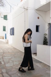 INDIVIDUAL "Let it be" Λευκή δερμάτινη τσάντα ώμου