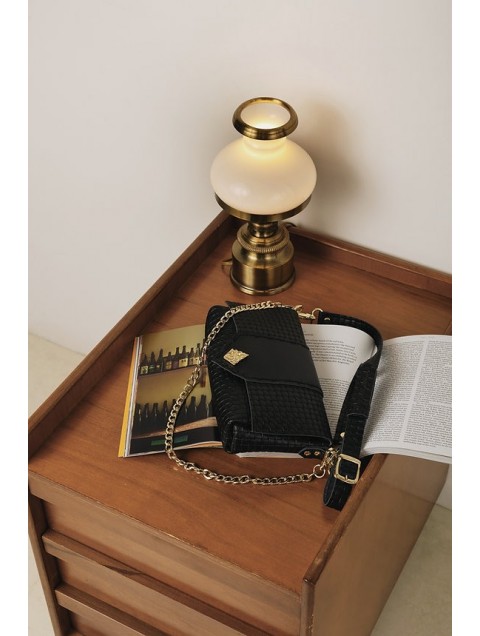 INDIVIDUAL Old and Wise Shoulder Bag Black Gold Μαύρη Δερμάτινη Γυναικεία Τσάντα Ώμου με Χρυσή Αγκράφα LIMITED