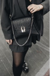 INDIVIDUAL Wings Shoulder Bag Black Nickel
