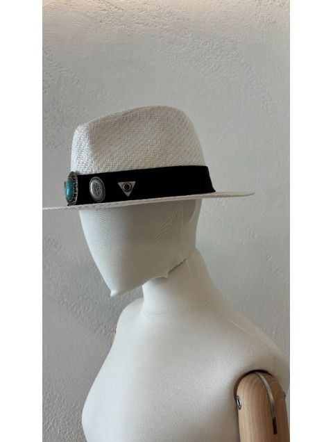 LA VITA HANDBAGS Harmony 604 Χειροποίητο Λευκό Ψάθινο Καπέλο με Ασημί Αγκράφες