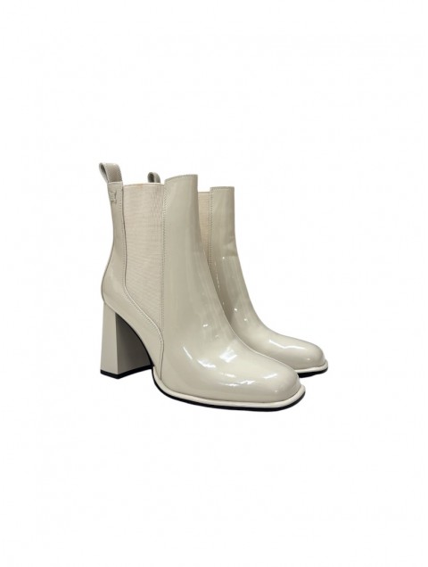 LAURA BIAGIOTTI Ecru patent leather ankle boots for women LAURA BIAGIOTTI Ecru patent leather ankle boots for women