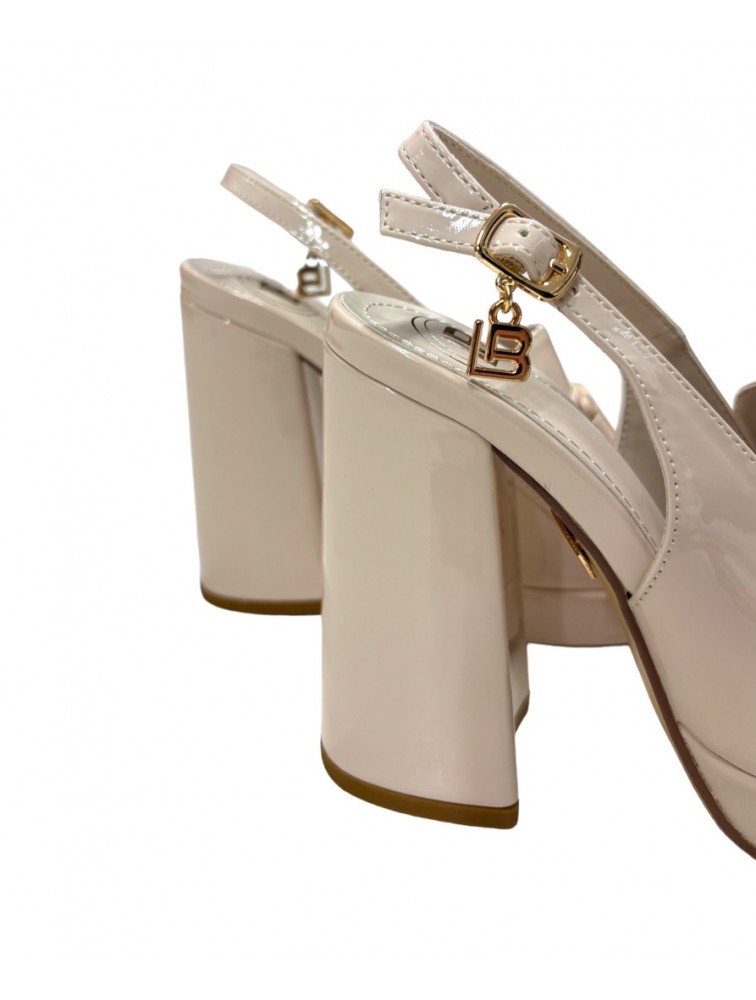LAURA BIAGIOTTI Εκρού λουστρίνι γυναικεία Slingback Loafers