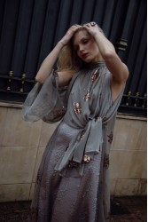 NIDODILEDA Tariya Top Sequined Slitted