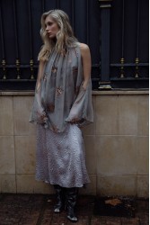 NIDODILEDA Tariya Top Sequined Slitted