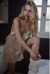 NIDODILEDA Opheliane Top Sequined Floral
