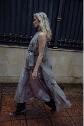 NIDODILEDA Tariya Top Sequined Slitted