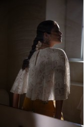 NIDODILEDA Arc Capelet Geometric Lace Overlay