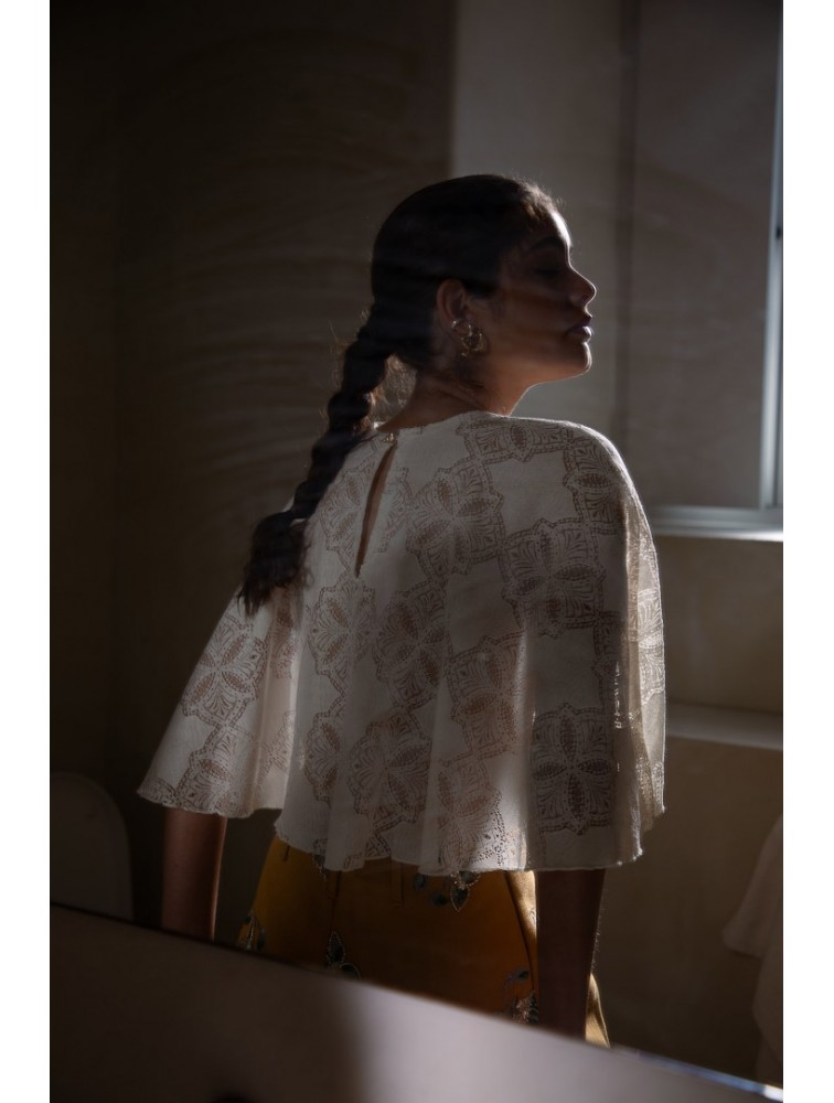 NIDODILEDA Arc Capelet Geometric Lace Overlay
