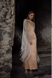 NIDODILEDA Blythe Capelet Sand Κάπα Στο Χρώμα Της Άμμου