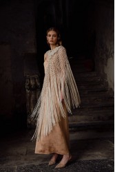 NIDODILEDA Blythe Capelet Sand Κάπα Στο Χρώμα Της Άμμου