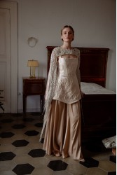NIDODILEDA Blythe Capelet Sand Κάπα Στο Χρώμα Της Άμμου