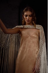 NIDODILEDA Blythe Capelet Sand Κάπα Στο Χρώμα Της Άμμου