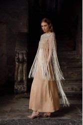NIDODILEDA Blythe Capelet Sand Κάπα Στο Χρώμα Της Άμμου