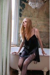 NIDODILEDA Itiel Dress Satin Sequined Lace Embellished Μαύρο Μίνι Φόρεμα με Παγέτα