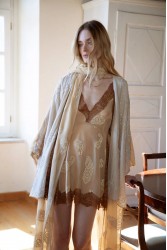 NIDODILEDA Journey Kimono Floral Embroidered Beaded