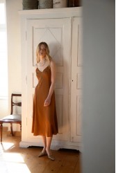 NIDODILEDA Liria Dress Satin Bronze