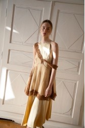 NIDODILEDA Stance Dress Satin Butter Yellow