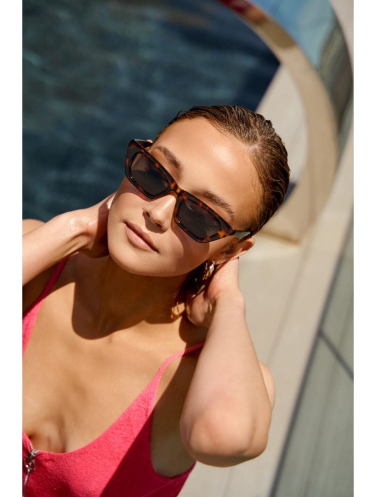 A\V SUNGLASSES Karen Brown