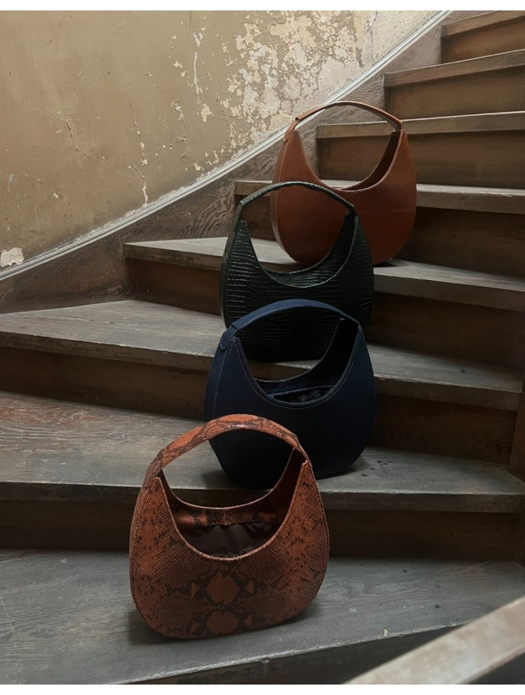 LA CHAINE Amelie Snake Saddle Τσάντα με τύπωμα φιδιού